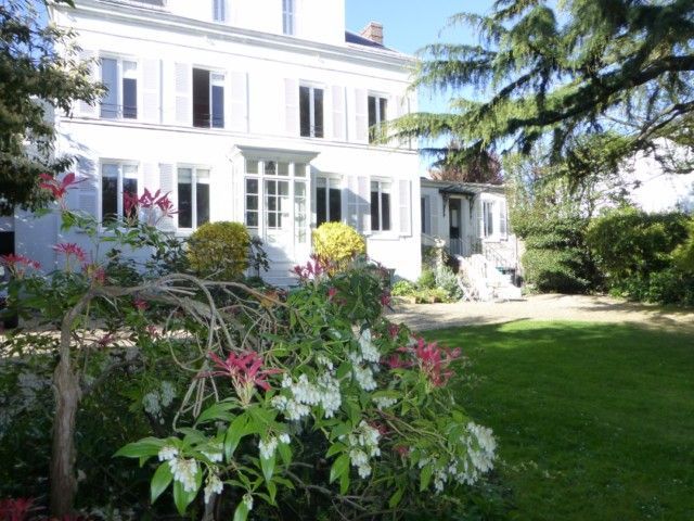 MAISON SANVIC EGLISE Très belle propriété de caractère, jardin clos arboré, calme VENDUE