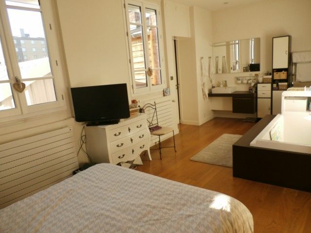 appartement grands volumes avec terrasse et garages. 