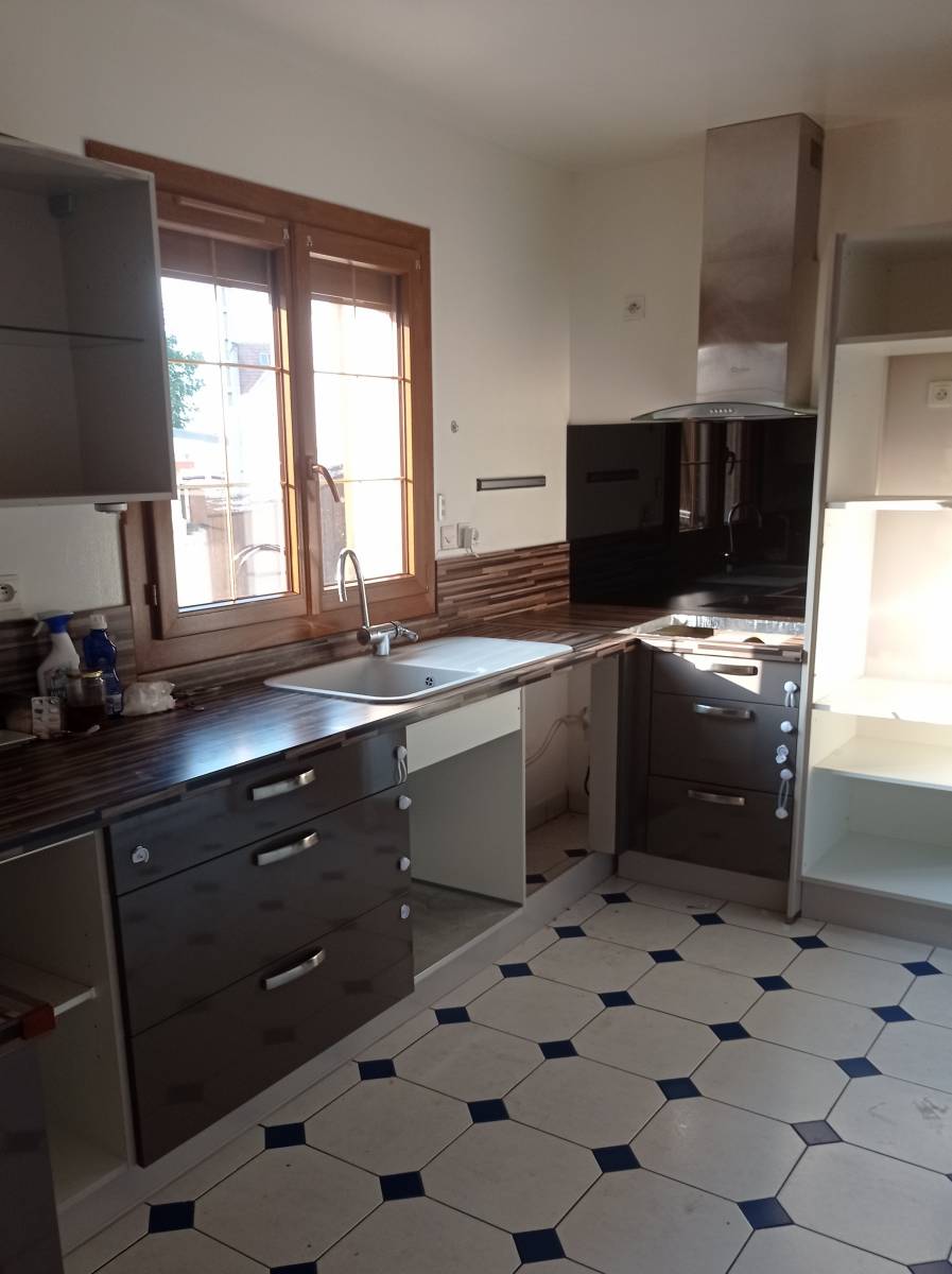 A vendre maison F4 avec garage. 