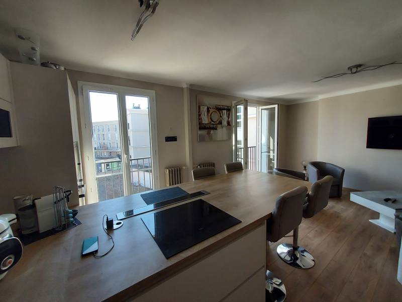 F3 EN EXCELLENT ETAT - NOTRE DAME - RUE DE PARIS