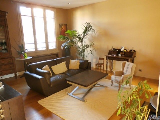 appartement grands volumes avec terrasse et garages. 