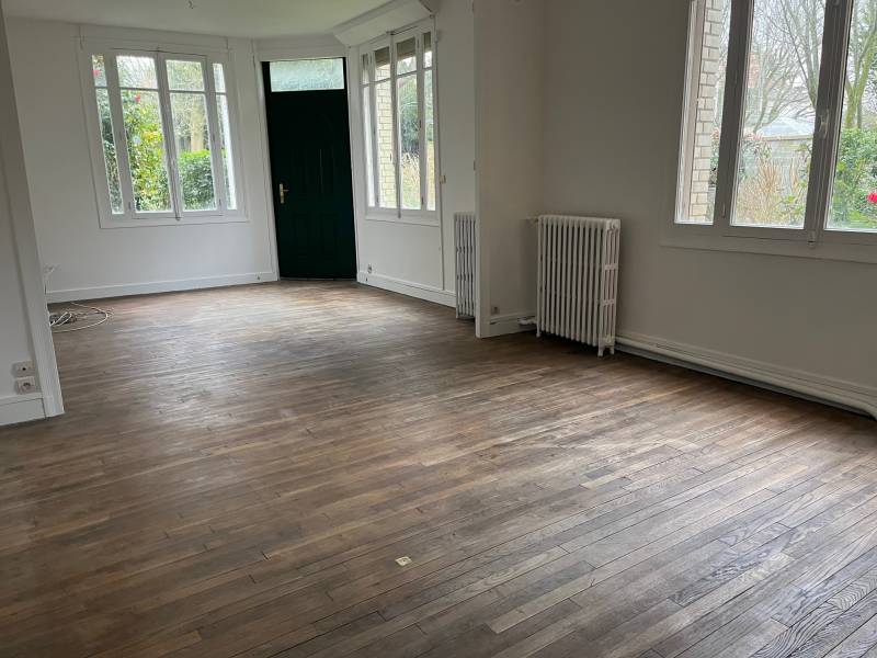 MAISON F6 SAINTE CECILE Grands volumes proche des commerces