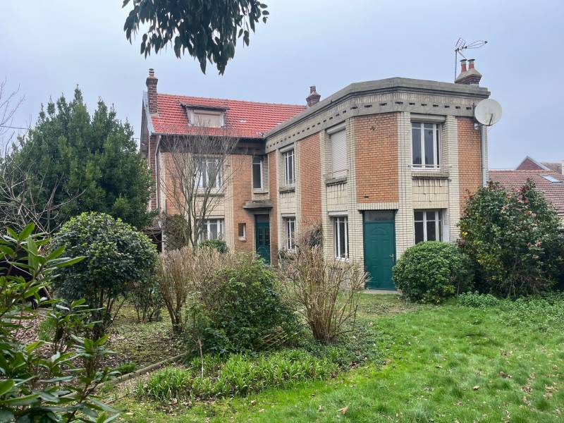 MAISON F6 SAINTE CECILE Grands volumes proche des commerces