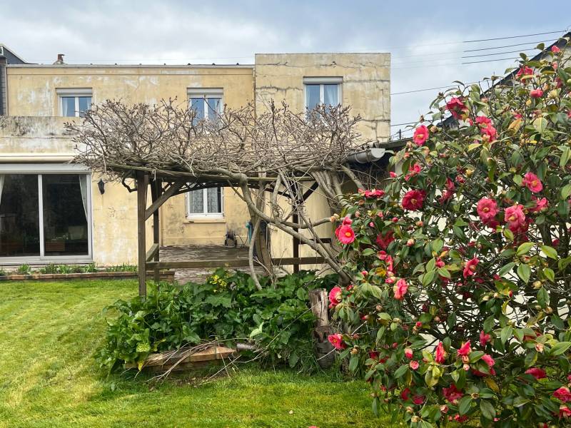 maison à vendre 5 pièces, 3 chambres, garage. 