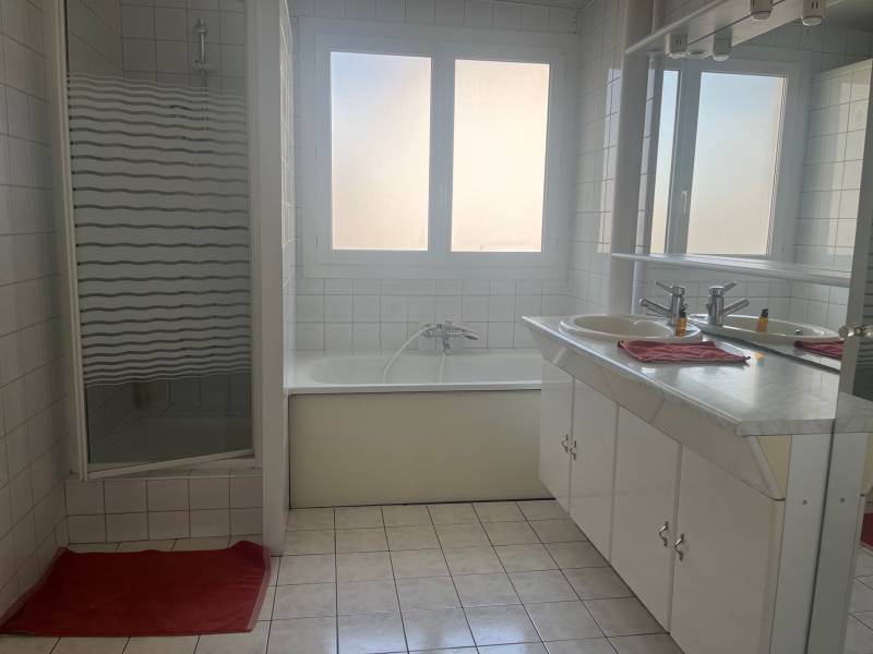 a vendre bel F4 dans résidence 