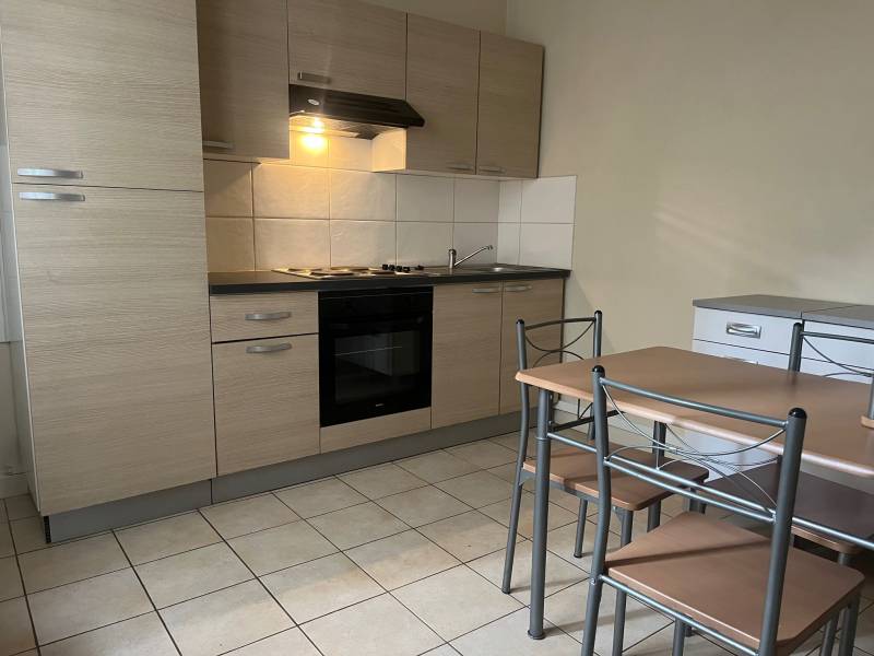 À vendre GRAND APPARTEMENT F2 proche CC COTY