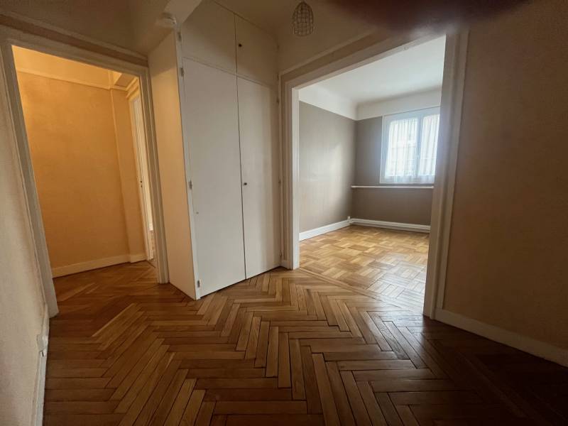 À vendre GRAND APPARTEMENT F2 proche CC COTY