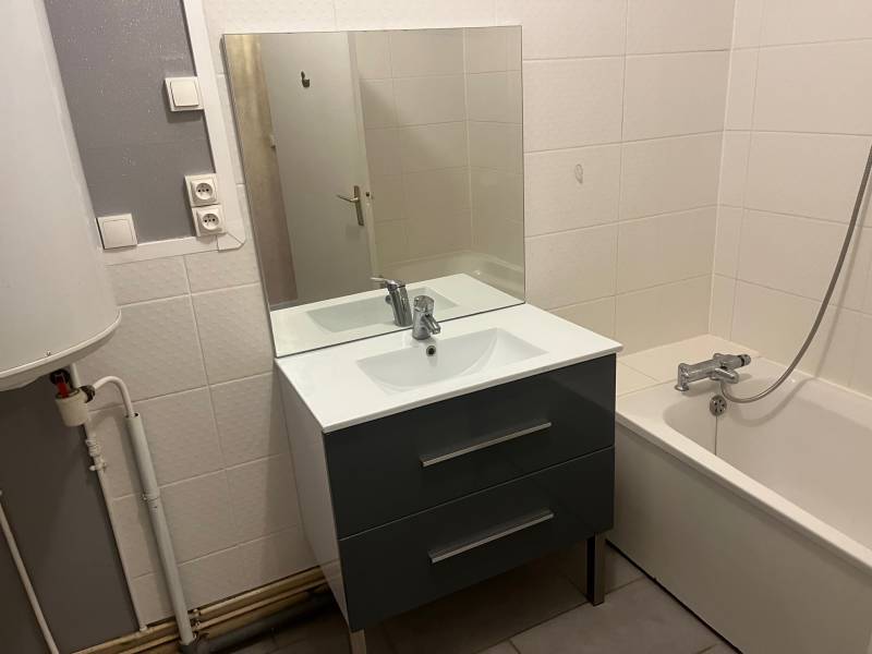 À vendre GRAND APPARTEMENT F2 proche CC COTY