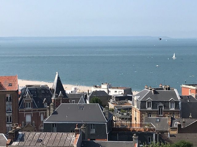 Appartement 5  PROCHE PLAGE - PLEINE VUE MER - PRODUIT RARE - SEJOUR SALON OUVERT SUR BALCON ET LOGGIA - TROIS CHAMBRES - GARAGE