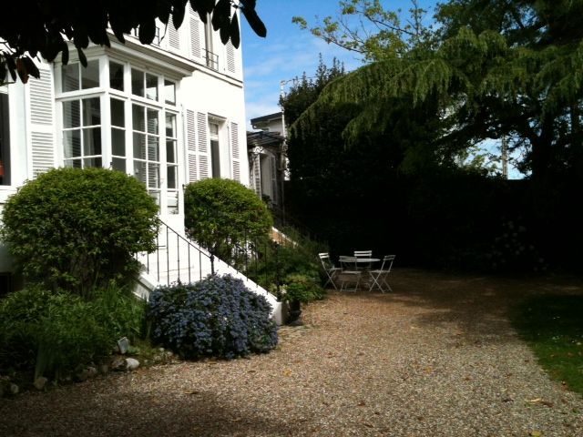 MAISON SANVIC EGLISE Très belle propriété de caractère, jardin clos arboré, calme VENDUE